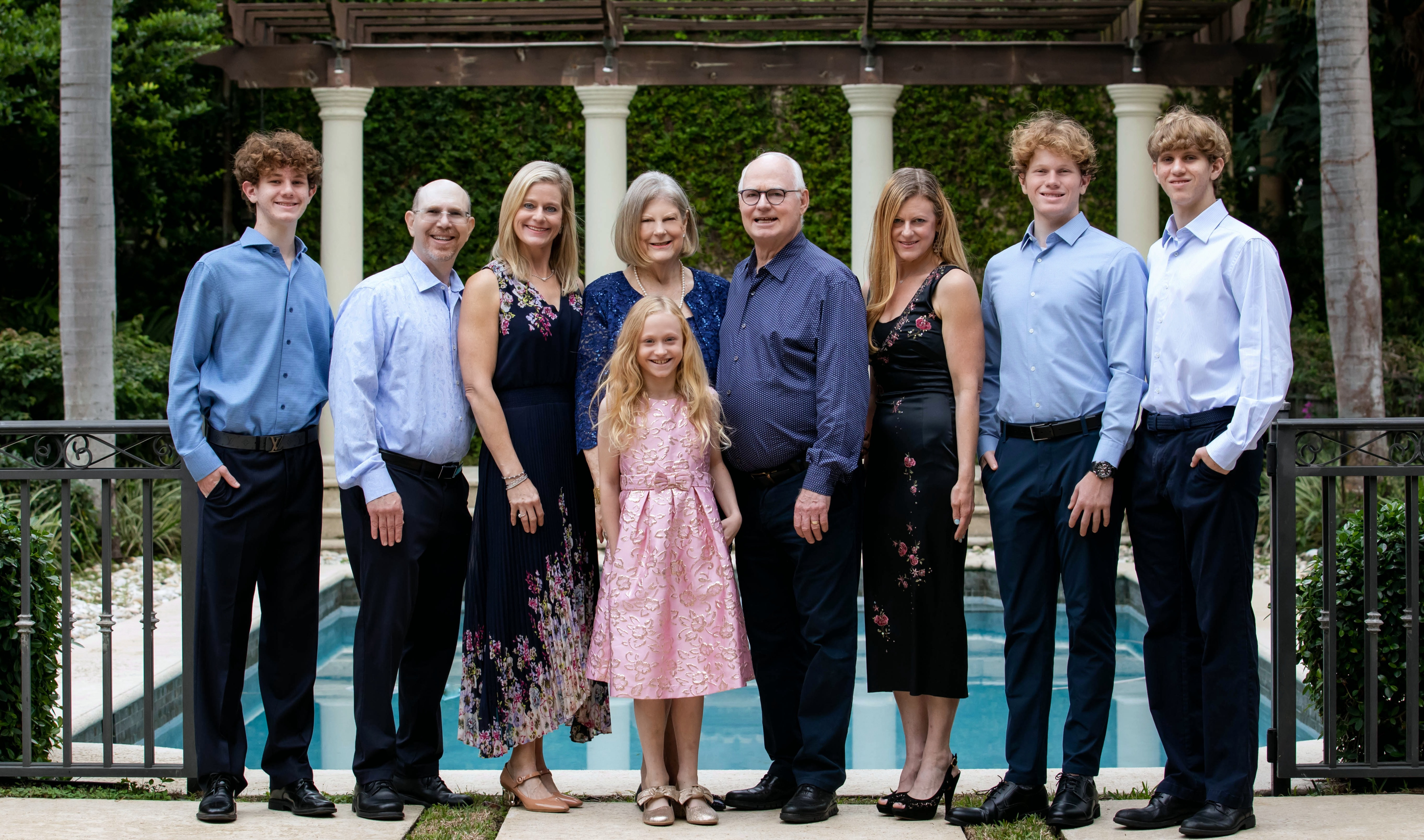 Jean and Bill Soman and Family 12-2023 Photo by caudia storper